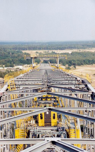 Illustration for article titled This is the largest movable machine in the world